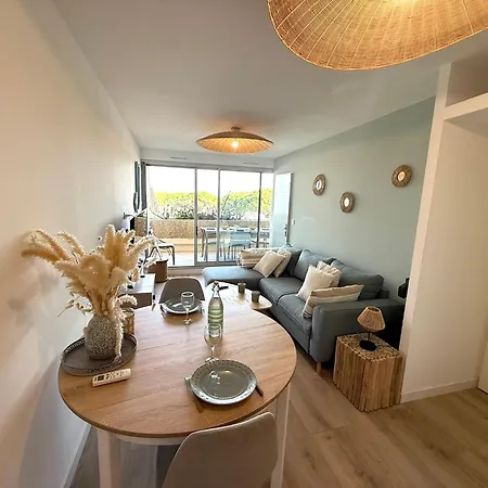 L'escale De Port-camargue , 4 Pers, Piscine, Climatisation, Parking Апартаменты